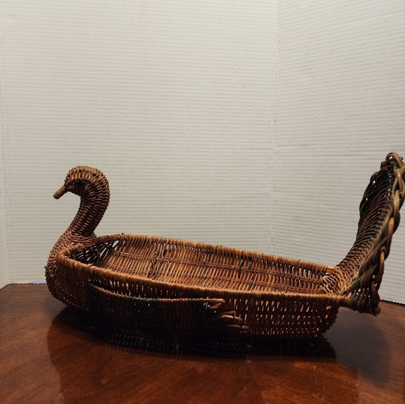 Woven Wicker Tricolor FAN TAIL Turkey Shape Basket Centerpiece Thanksgiving - Picture 12 of 12